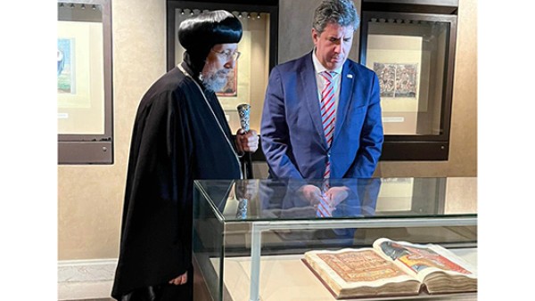 نائب وزير الخارجية الأمريكي يلتقي الأنبا إرميا بالمركز الثقافي القبطي الأرثوذكسي لبحث دعم القيم المشتركة