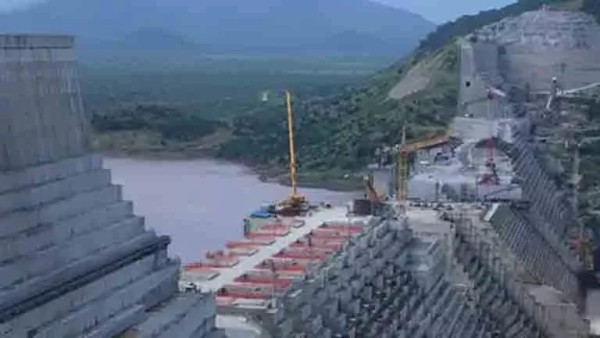 سد النهضة يحتجز 95% من طمي النيل.. كيف يؤثر ذلك على القطاع الزراعي بدول المصب؟