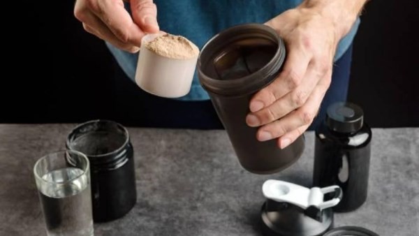 المكملات الغذائية؟.. خطر حقيقي يهدد صحة الشباب .. تأثيرات نفسية وسلوكية سيئة