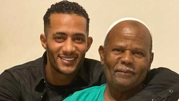 أول تعليق من محمد رمضان بعد دفن والده