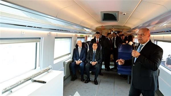 من حدائق أكتوبر إلى الكيلو 143.. تفاصيل أول رحلة تجريبية للقطار الكهربائي "الديسيرو" (صور)