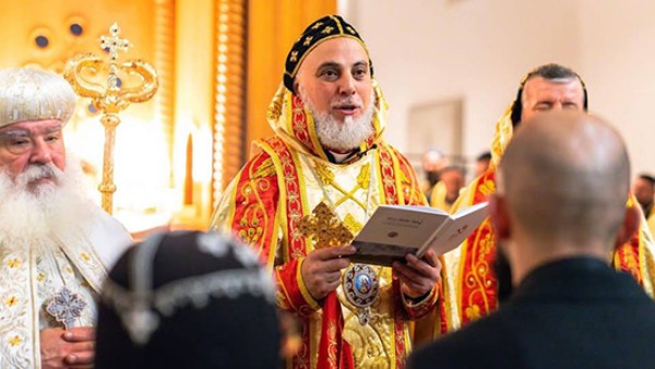 الأنبا دميان يحضر سيامة راهب جديد في دير القديس يعقوب السرياني بڤاربورج