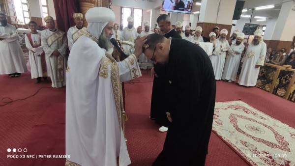 سيامة كهنة جدد بيد الأنبا بموا بكنيسة مارجرجس بالسويس