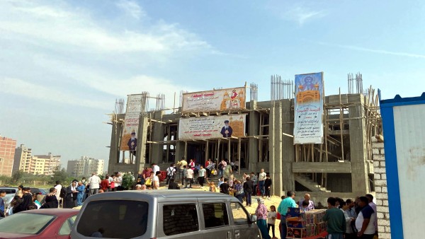 بالصور.. مطرانية المنيا تحتفل بوضع حجر أساس كنيسة الشهداء .. والأنبا مكاريوس: الرئيس له فضل كبير في بنائها