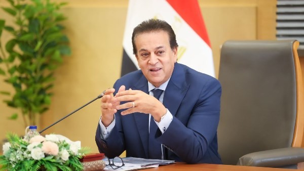 وزير الصحة يرفض فرض رسوم كشف على مرضى نفقة الدولة والتأمين بأحد المستشفيات