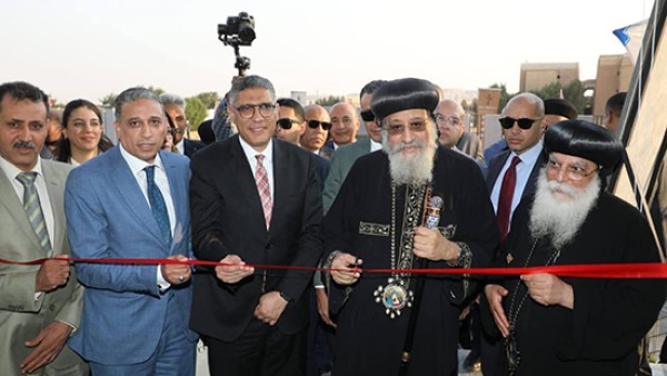 البابا تواضروس الثاني ومحافظ الجيزة يفتتحان عددًا من المشروعات الخدمية والاجتماعية بمدينة 6 أكتوبر