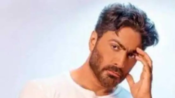 قلبي معاكم.. تامر حسني ينعى إسماعيل الليثي