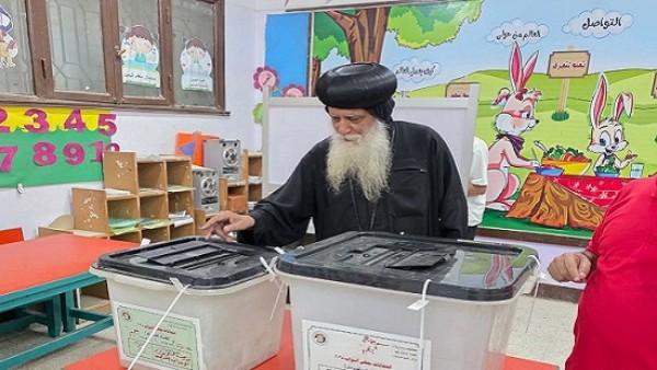 الأنبا متاؤوس رئيس دير العذراء باخميم يُدلي بصوته في انتخابات النواب بسوهاج