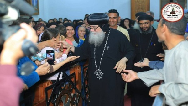 الأنبا مكاريوس يشارك في نهضة كنيسة الشهيد مارجرجس بمنشية الذهب القبلية بالمنيا