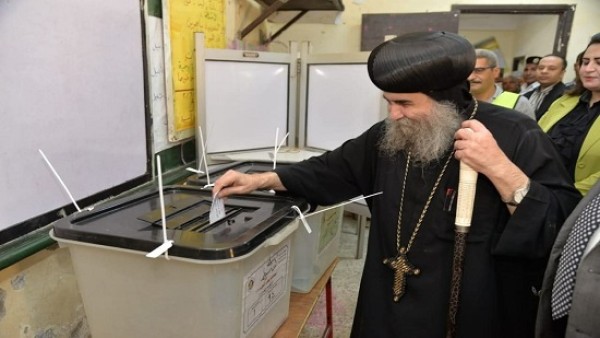 الأنبا يوأنس يُدلي بصوته في انتخابات مجلس النواب مؤكدًا أهمية المشاركة في بناء الوطن