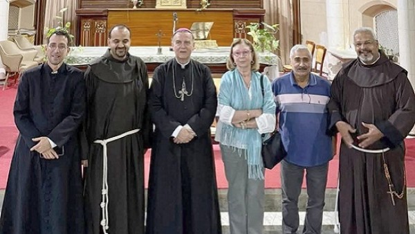 السفير البابوي بمصر يزور كنيسة ودير القديس أنطونيوس البداوني بباكوس بالإسكندرية