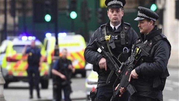 بينهم 9 في حالة خطيرة.. الشرطة البريطانية تعلن إصابة 10 أشخاص في حادث طعن بأحد القطارات