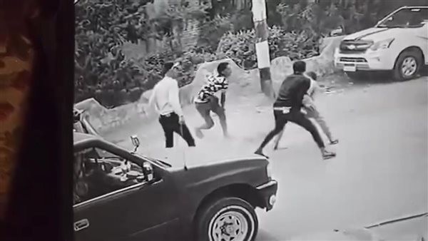 تاخد كام وتسيب القمر اللي جنبك؟ تفاصيل اعتداء بلطجية التوك توك على شاب بصحبة زوجته بالدقهلية (صور)