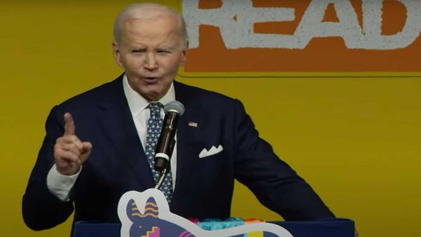 «بصراحة تصرفاتك تحرجنا».. بايدن يفتح النار على ترامب (فيديو)