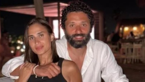 انفصال الفنان كريم محمود عبدالعزيز عن زوجته مصممة الأزياء آن الرفاعي |خاص