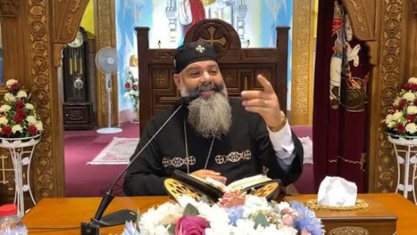 فيديو .. كاهن كنيسة مار جرجس بالعاشر : الكنيسة تقوم بدور كبير مع الضالين والبعيدين عنها .. ما تسمعش آخر لقطة من الموضوع