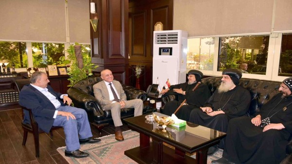 محافظ الأقصر يستقبل وفد دير مار جرجس بالرزيقات بمناسبة بدء الموسم السنوي