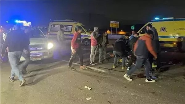 مصرع وإصابة 14 شخصًا في انقلاب ميكروباص بطريق الكريمات