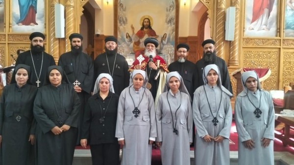 الأنبا إشعياء يسيم شمامسة مكرسين جدد وقبول مكرسات بإيبارشية طهطا وجهينة