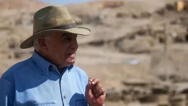 "خزعبلات".. زاهي حواس يرد على تصريحات راصد الزلازل الهولندي بشأن الأهرامات