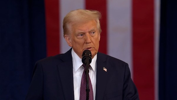 ترامب خلال تهنئته بعيد الميلاد يصف خصومه بـ "حثالة اليسار الراديكالي"