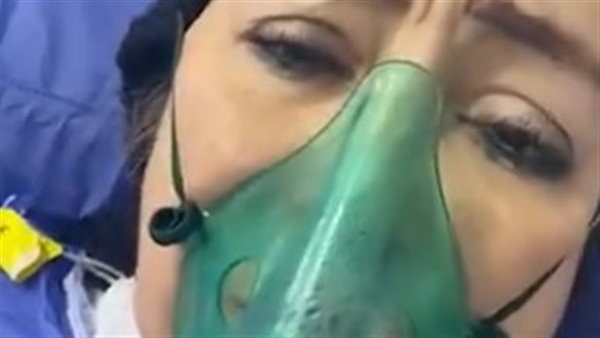 السيناريست هناء عطية تستغيث من داخل المستشفى: ضربوني ومنعوا بنتي من الدخول | فيديو