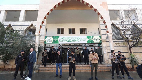 المجلس العلوي عن تفجير مسجد حمص: يتطابق مع تفجير كنيسة مار إلياس واستهداف جنود على يد انتحاري تابع لسلطة الأمر الواقع