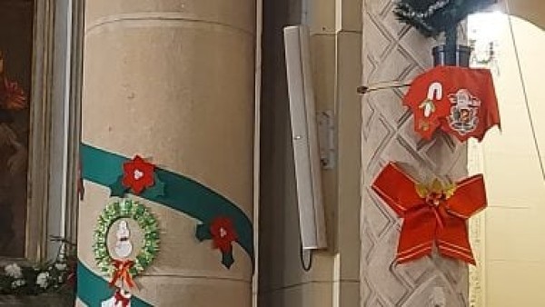 كنائس الإسكندرية تتزين لاستقبال احتفالات رأس السنة وعيد الميلاد.. مزود البقر وشجرة الكريسماس أبرز مظاهر الزينة.. رفع كفاءة الإضاءة وإزالة الإشغالات من محيط الكنائس.. والمحافظ: السلام رسالة مصر الأولى.. صور