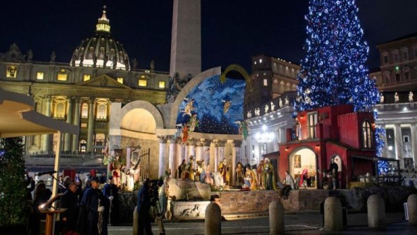 شجرةُ الميلادِ ومغارةُ يسوع المسيح: الرَّمزُ لا يكتملُ إلا بالحقيقة