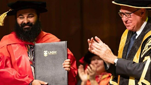 بالصور.. جامعة نيو ساوث ويلز بأستراليا تمنح ملك العود جوزيف تواضروس الدكتوراه الفخرية لمساهمته فى الموسيقى والثقافة