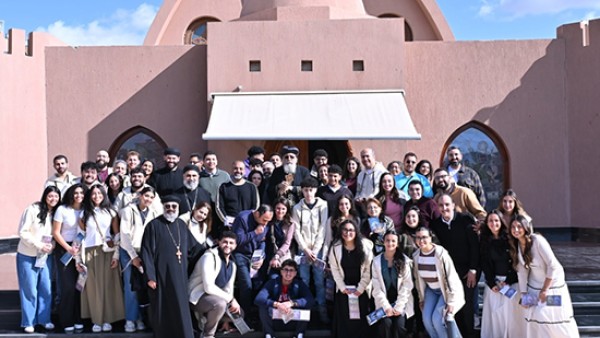 البابا تواضروس يستقبل خدامًا من سيدني ونيويورك بالمقر البابوي