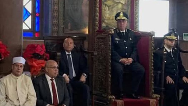 الانبا نقولا يصدر توضيح بشأن الصورة المتداولة لقيادة أمنية تجلس على كرسى بقداس الروم الأرثوذكس واثرت لغط كبير