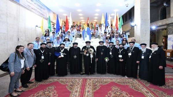 البابا تواضروس يكرم الحاصلين على الدكتوراه والماجستير والفائزين بالميداليات من أبناء كنيسة العذراء بالوجوه بشبرا