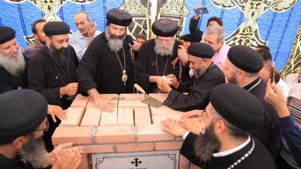 وضع حجر أساس كنيسة "الفرسان الثلاثة" بمدينة السادات | صور