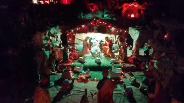 بوابات إلكترونية للتأمين وعناصر شرطة نسائية لتفتيش السيدات.. الكنائس الغربية تحتفل بـ«عيد الميلاد»