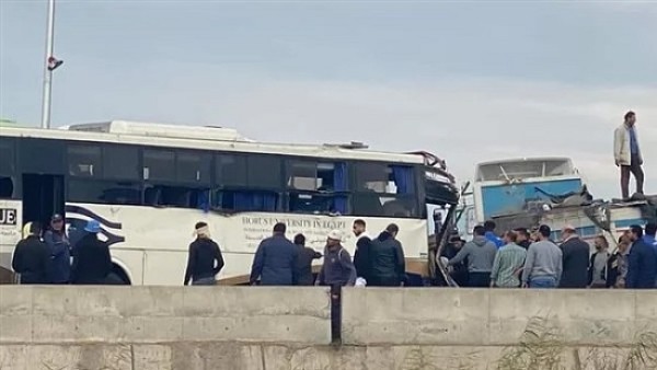 مصرع شخص وإصابة 15 في حادث تصادم أتوبيس بسيارة نقل بالبحر الأحمر