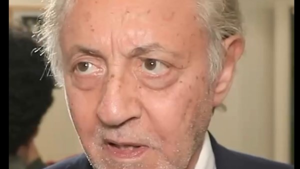 بعد دهس نجله 3 أشخاص .. عبد العزيز مخيون يعلق: بتحصل كل يوم عادي