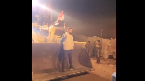 مفيش تهجير فيه إعمار، مقطع فيديو مؤثر لاستقبال أهالي غزة للمعدات الهندسية المصرية بالقطاع
