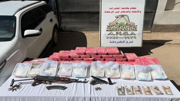 الداخلية : مصرع أحد أكبر جالبي ومهربى المخدرات فى تبادل لإطلاق النار مع الشرطة بسفاجا وضبط 50 كيلو آيس واسلحة