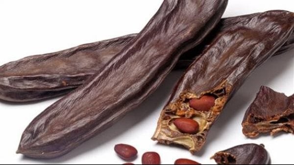 فوائد الخروب، يقوي المناعة والعظام ومفيد للمصابين بهذا المرض