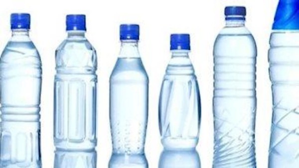 تجنب هذه الزجاجات.. كيف تحمي نفسك من خطر الجزيئات البلاستيكية الدقيقة؟