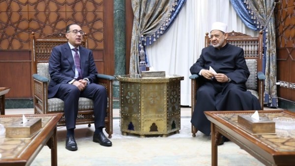 مدبولي : أدعوا الله أن يمُن علي شيخ الأزهر بالشفاء العاجل