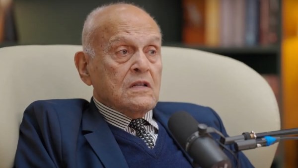 «بنام 5 دقائق».. مجدي يعقوب يكشف ماذا يفعل عندما يشعر بالتعب أثناء إجراء عمليات القلب