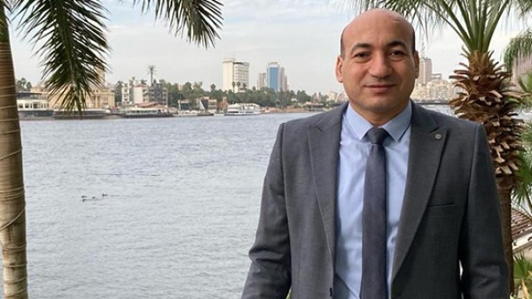 نادر شكري يعبر عن غضبه لتجاهل احتساب عيد القيامة اجازة لكل المصريين: ليس اعتراف بعقيدة الآخر
