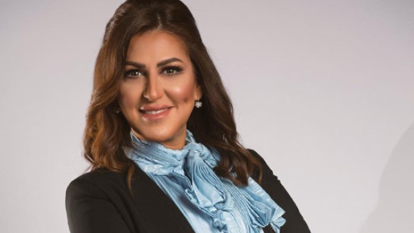 دينا عبد الكريم تطالب بتوضيح عادل حول حقوق إجازات المسيحيين