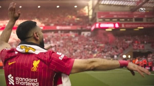 بالرقص، محمد صلاح يحتفل بتتويج ليفربول بلقب الدوري الإنجليزي (صور)