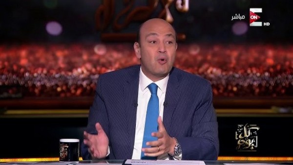 عمرو أديب يسخر من أزمة الأهلي وكولر: يتحدى الصعوبات علشان يدفع الدولارات