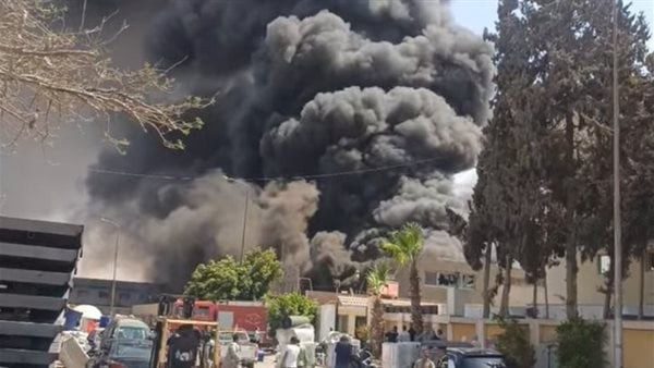 حريق ضخم بمصنع لعب أطفال بـ 6 أكتوبر والحماية المدنية تتدخل (صور)