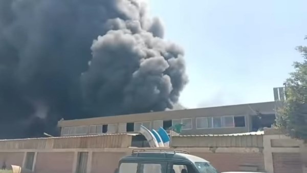 20 سيارة إطفاء وإسعاف في محيط حريق مصنع ألعاب أطفال بأكتوبر