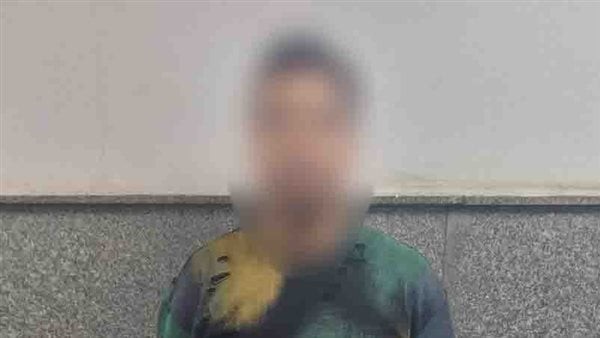 تعدى على زميلته بالضرب، فيديو متداول يقود الشرطة لضبط عامل بمطعم بمدينة نصر